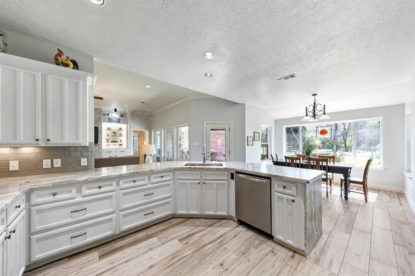 Chandelier, Dining room, Interior, Kitchen, Recessed Lighting, Wood Texture Flooring