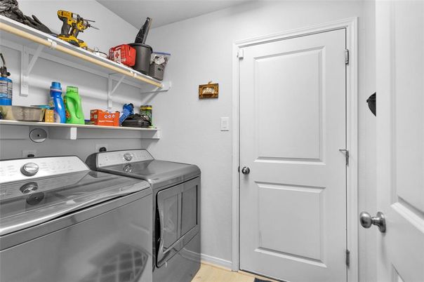Interior, Washer, Wood Texture Flooring