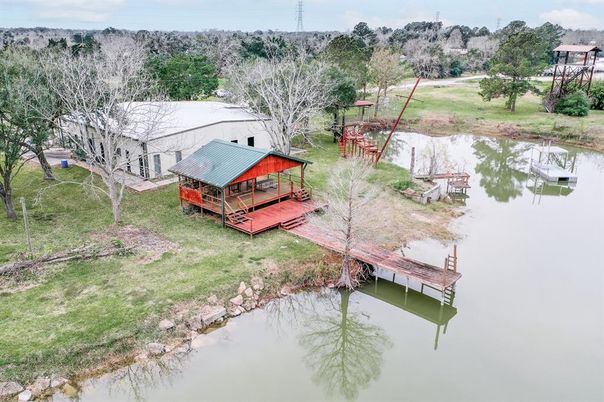 Exterior, Lake
