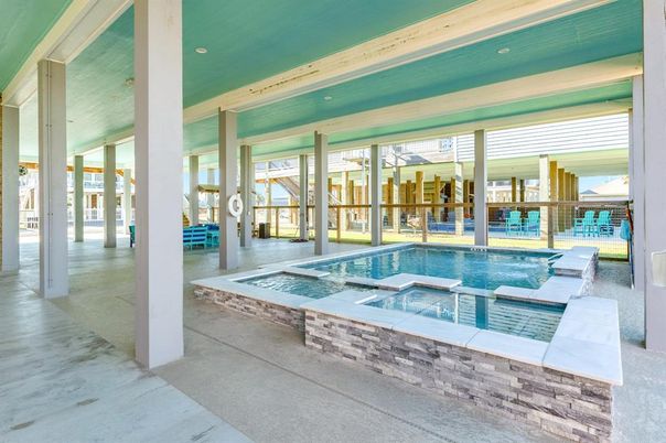 Exterior, Interior, Pool