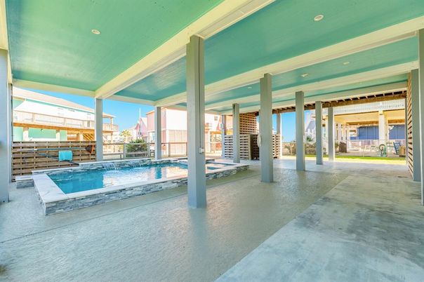 Exterior, Interior, Pool