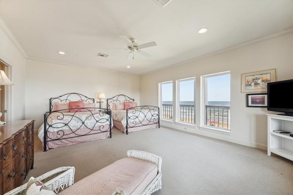Bedroom, Interior, Recessed Lighting, Water