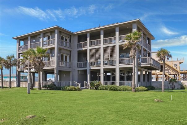 Backyard, Exterior, Facade, Condo Building