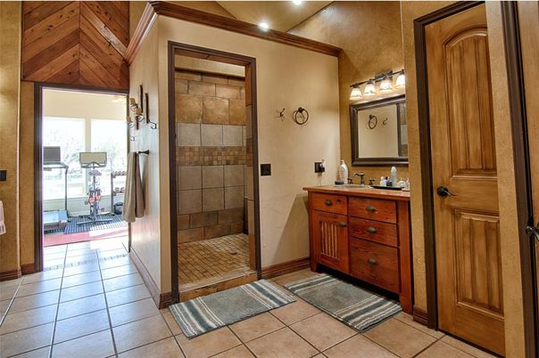 Bathroom, Fitness Equipment, Interior, Recessed Lighting