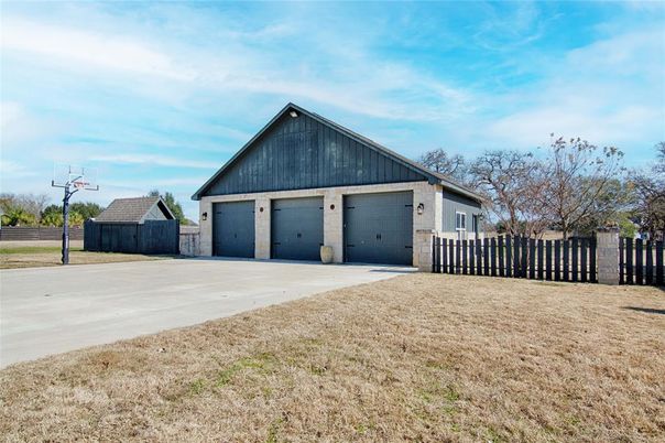 Detached Garage, Exterior