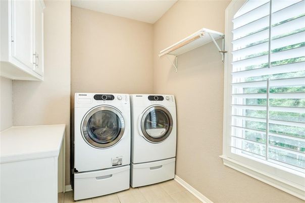 Interior, Utility Closets, Washer, Wood Texture Flooring