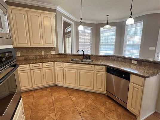 Interior, Kitchen, Pendant Lights, Stainless Steel Appliances