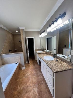 Bathroom, Dual Sink Vanities, Interior, Recessed Lighting