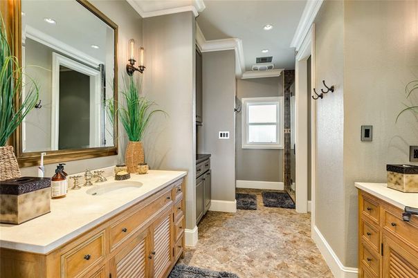 Bathroom, Interior, Recessed Lighting