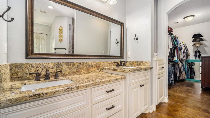 Bathroom, Dual Sink Vanities, Interior, Recessed Lighting