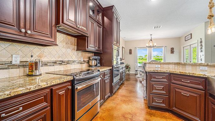 Chandelier, Dining room, Interior, Kitchen, Pendant Lights, Recessed Lighting, Wood Texture Flooring
