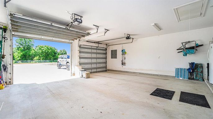 Garage, Interior
