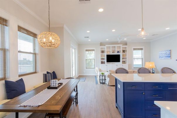 Dining room, Interior, Living room, Pendant Lights, Recessed Lighting, Wood Texture Flooring