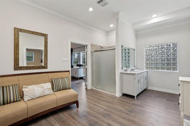 Interior, Recessed Lighting, Wood Texture Flooring