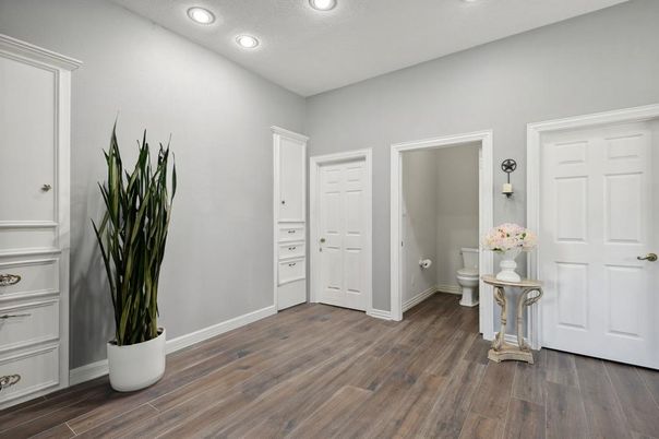 Empty room, Interior, Recessed Lighting, Wood Texture Flooring