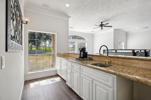 Interior, Recessed Lighting, Wood Texture Flooring