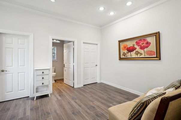 Interior, Recessed Lighting, Wood Texture Flooring