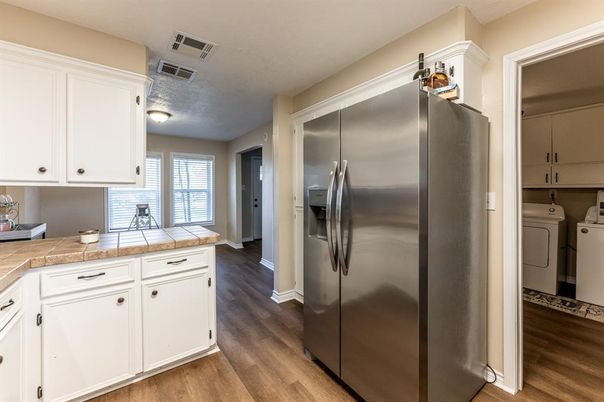 Interior, Kitchen, Tile Countertops, Washer, Wood Texture Flooring