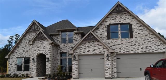 Attached, Exterior, Facade, Brick Traditional