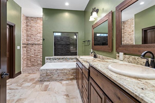 Bathroom, Dual Sink Vanities, Interior, Recessed Lighting