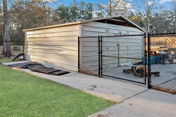 Detached Garage, Exterior