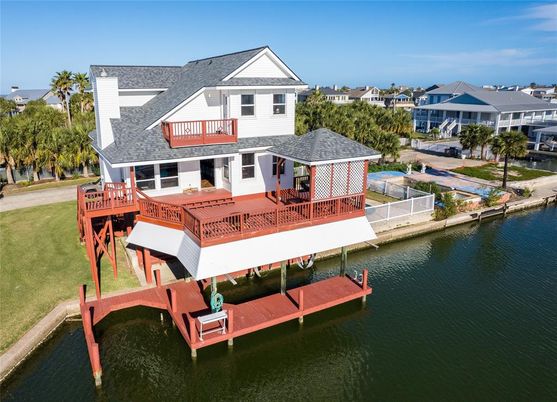 Exterior, Lake