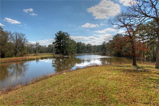 Exterior, Lake