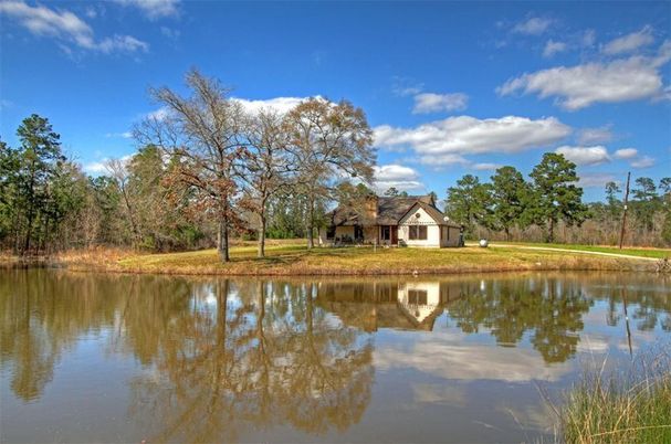 Exterior, Lake