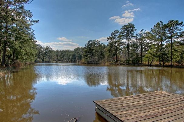 Exterior, Lake