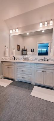 Bathroom, Dual Sink Vanities, Interior, Recessed Lighting