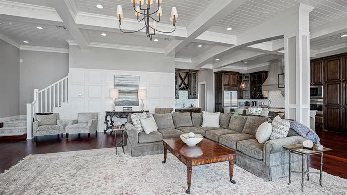 Chandelier, Interior, Kitchen, Living room, Pendant Lights, Recessed Lighting, Wood Texture Flooring