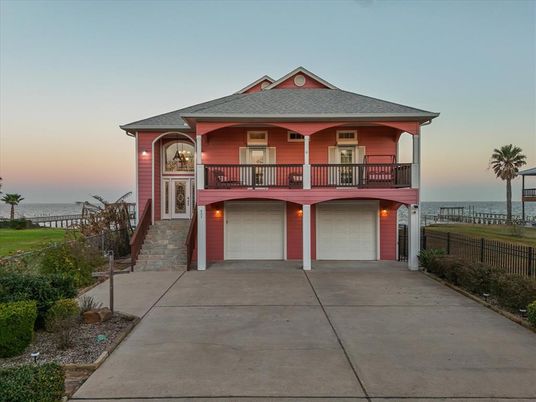 Attached, Exterior, Facade, Water, Queen Anne Victorian