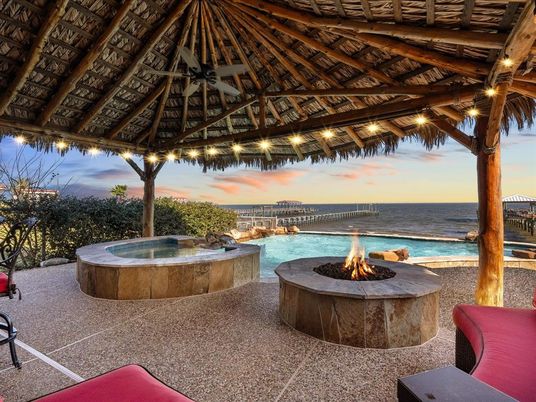 Exterior, Pool, Water