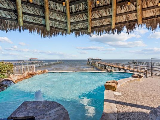 Exterior, Pool, Water