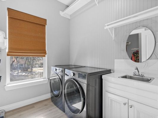 Interior, Washer, Wood Texture Flooring