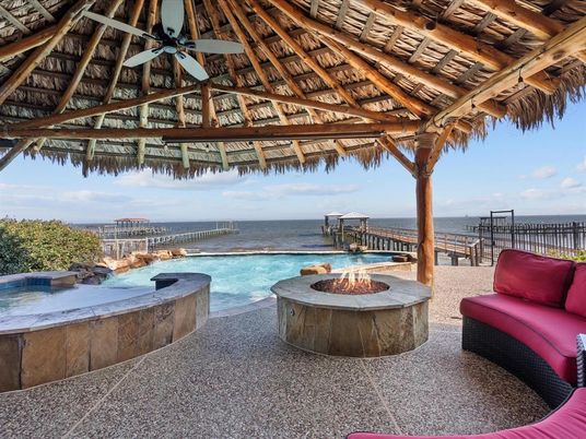 Exterior, Pool, Water