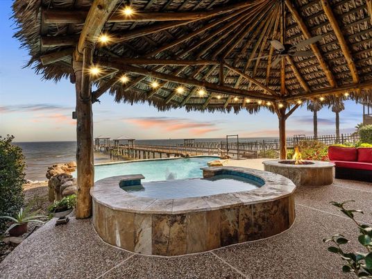 Exterior, Pool, Water