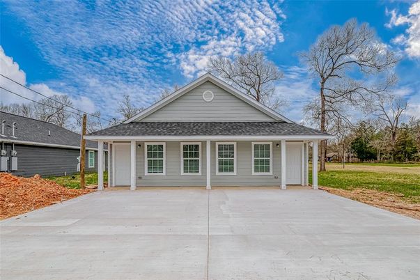 Backyard, Exterior, Facade, Ranch