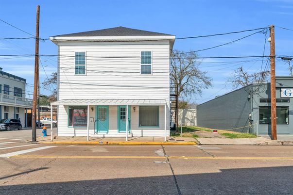 Exterior, Facade, American Foursquare