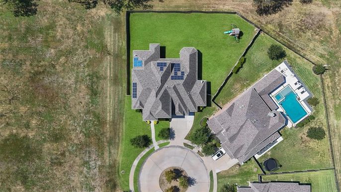 Exterior, Drone