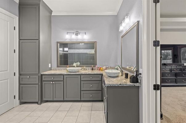 Bathroom, Dual Sink Vanities, Interior