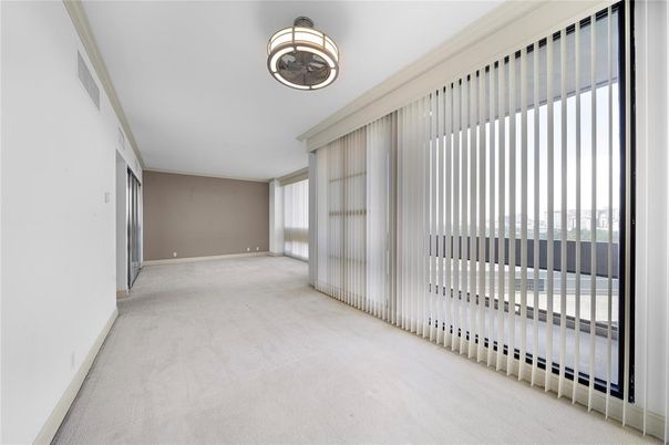 Empty room, Interior