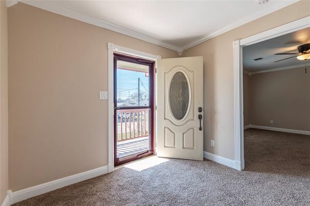 Empty room, Interior
