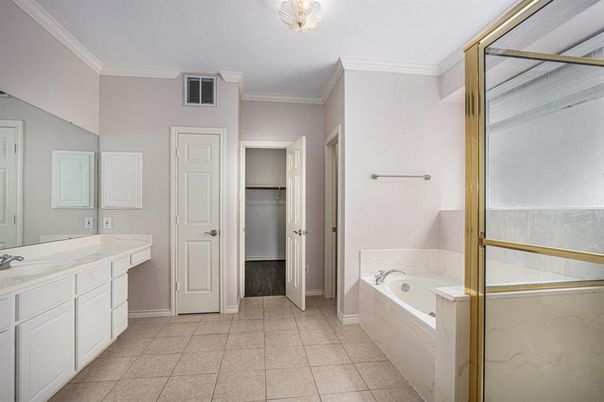 Bathroom, Dual Sink Vanities, Interior