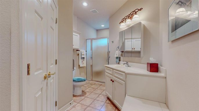 Bathroom, Interior, Recessed Lighting