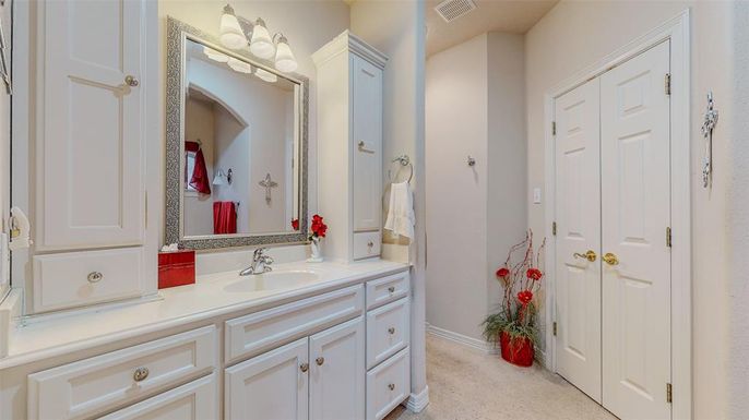 Bathroom, Dual Sink Vanities, Interior