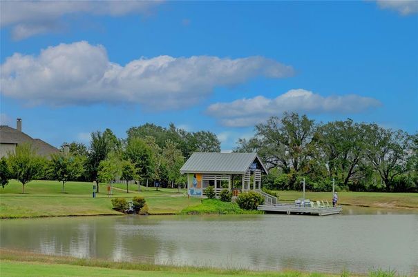Exterior, Lake