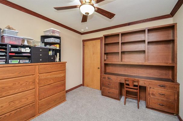 Home Office, Interior