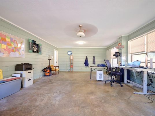 Home Office, Interior