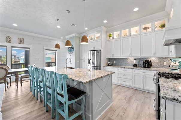 Dining room, Interior, Kitchen, Pendant Lights, Recessed Lighting, Stainless Steel Appliances, Wood Texture Flooring